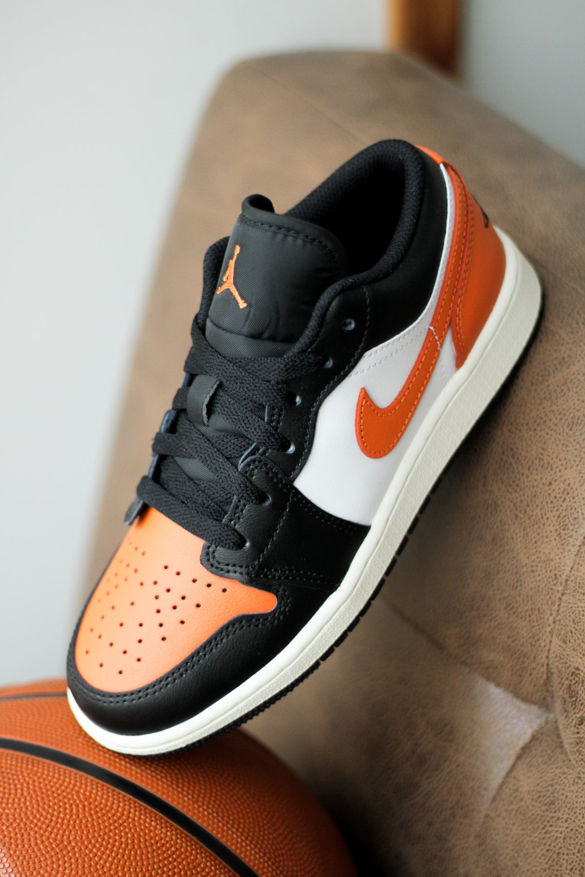 ◆正規品◆NIKE AIR JORDAN 1 LOW BLACK STARFISH◆関税込◆人気 AIR JORDAN 1 LOW (GS) 