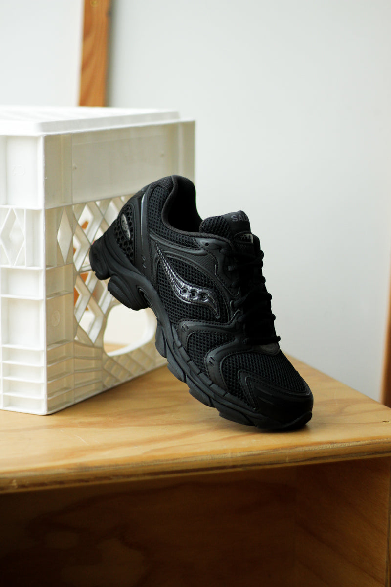SAUCONY PROGRID TRIUMPH 4 "BLACK"