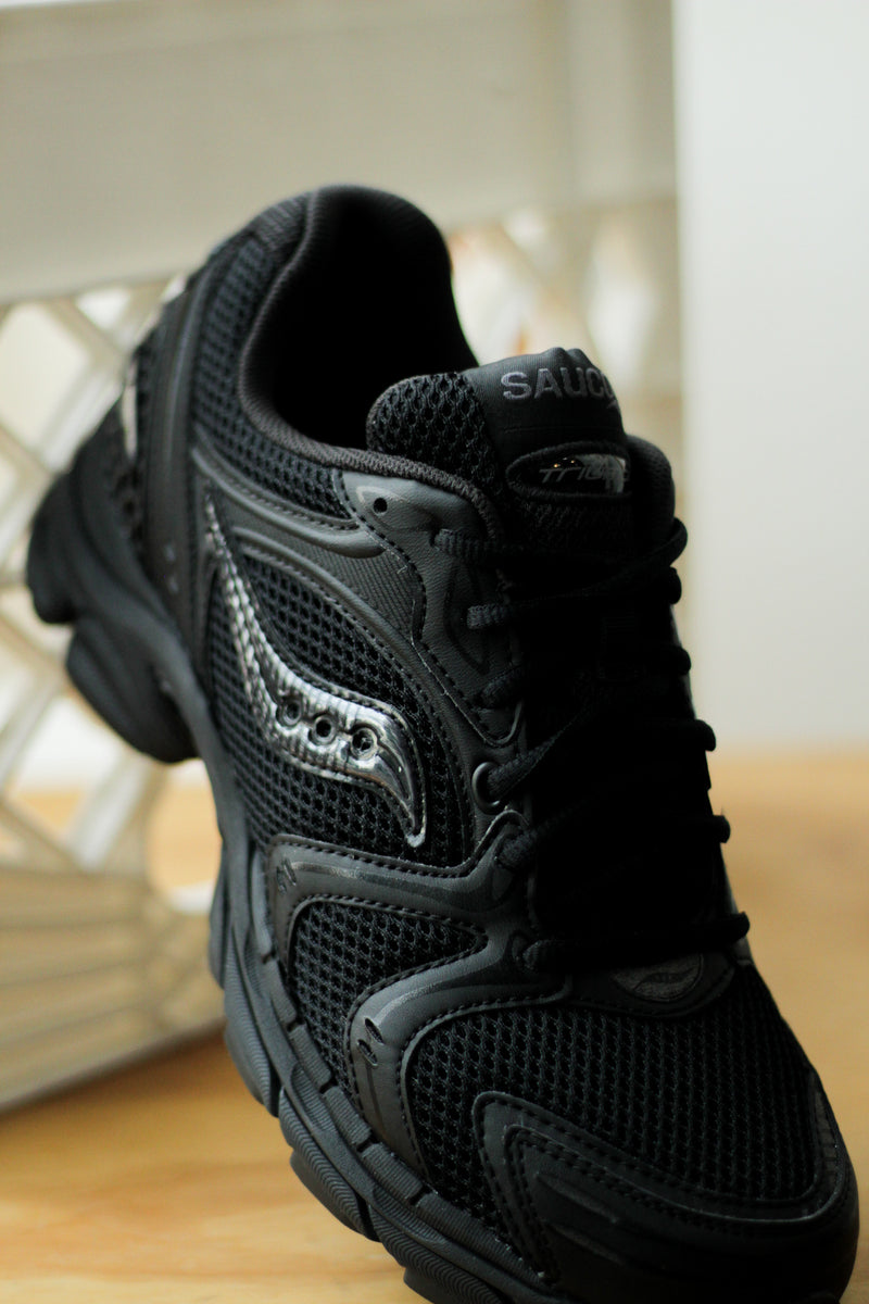 SAUCONY PROGRID TRIUMPH 4 "BLACK"