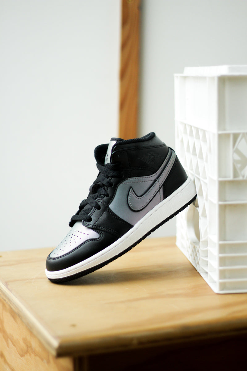 AIR JORDAN 1 MID SE (GS) "BLACK/BLACK-WHITE"
