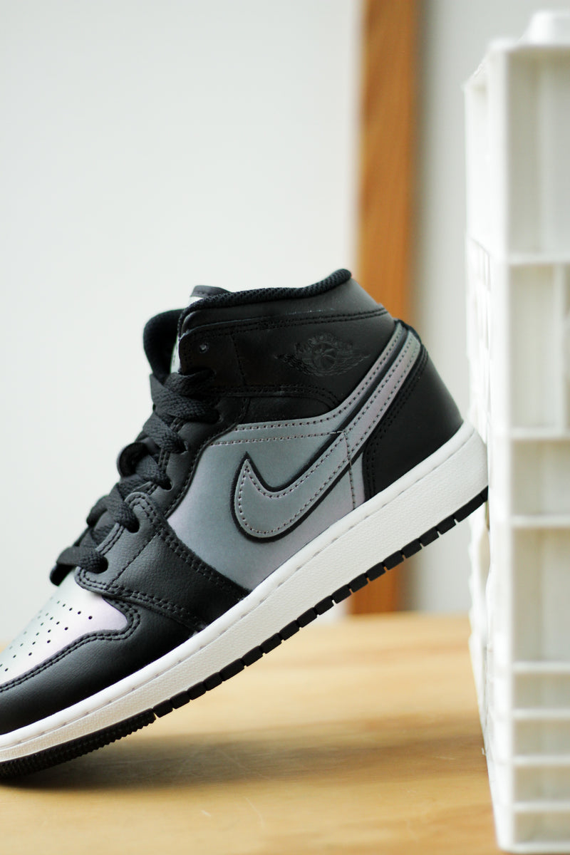 AIR JORDAN 1 MID SE (GS) "BLACK/BLACK-WHITE"