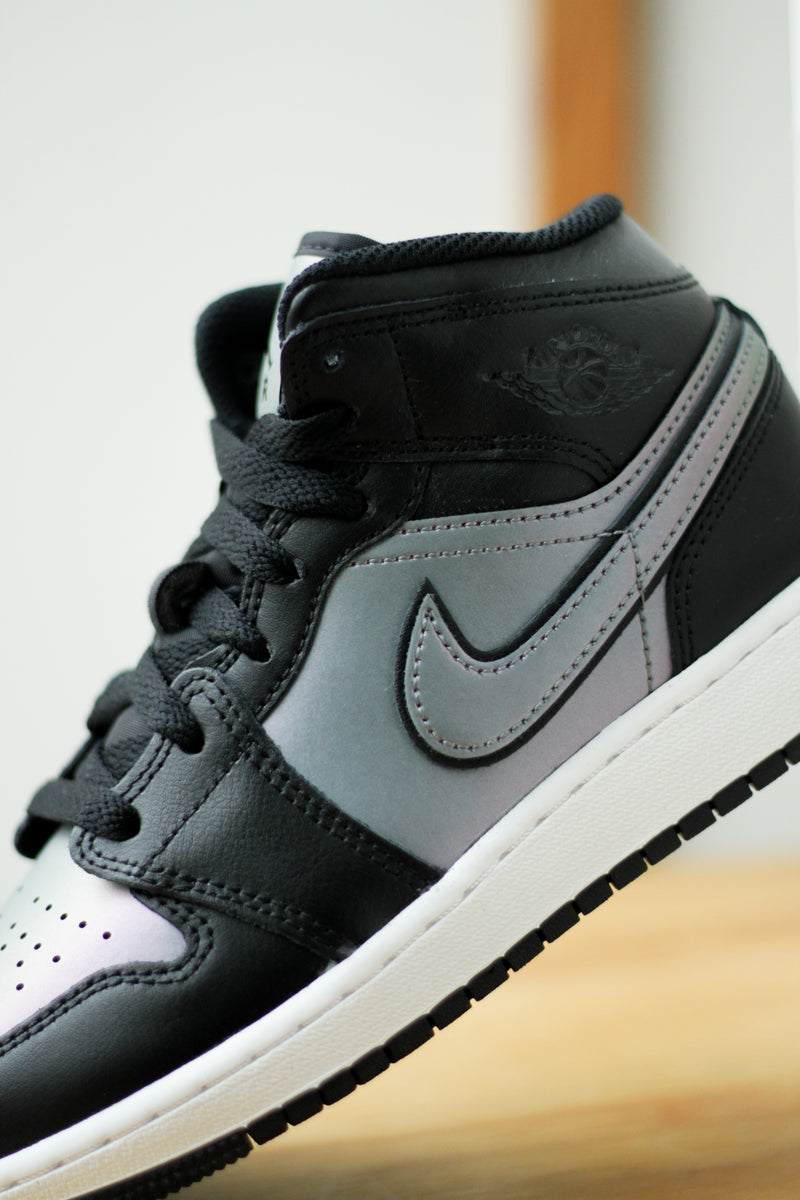 AIR JORDAN 1 MID SE (GS) "BLACK/BLACK-WHITE"