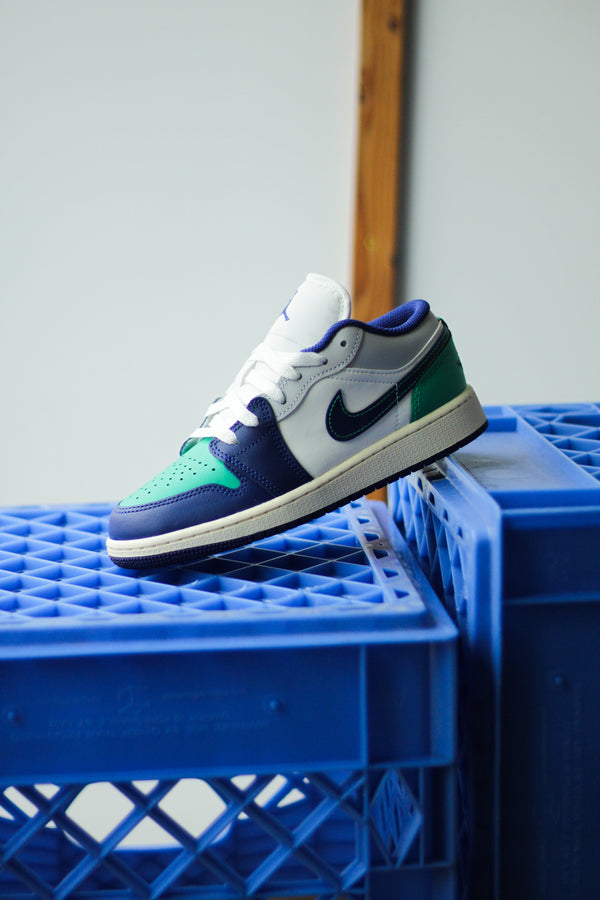 AIR JORDAN 1 LOW (GS) "SAIL/DEEP ROYAL BLUE-STADIUM GREEN"