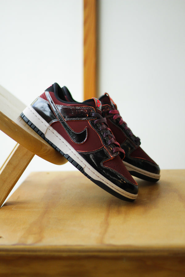 NIKE DUNK LOW RETRO SE "DARK TEAM RED/SOLAR RED-BLACK-SILT RED"