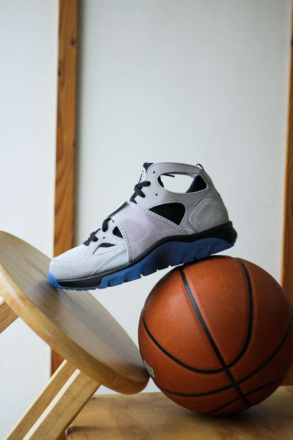 NIKE AIR TRAINER HUARACHE "WOLF GREY/STAR BLUE-BLACK"