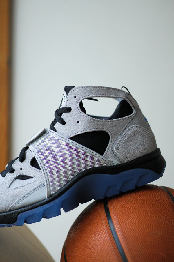 NIKE AIR TRAINER HUARACHE "WOLF GREY/STAR BLUE-BLACK"