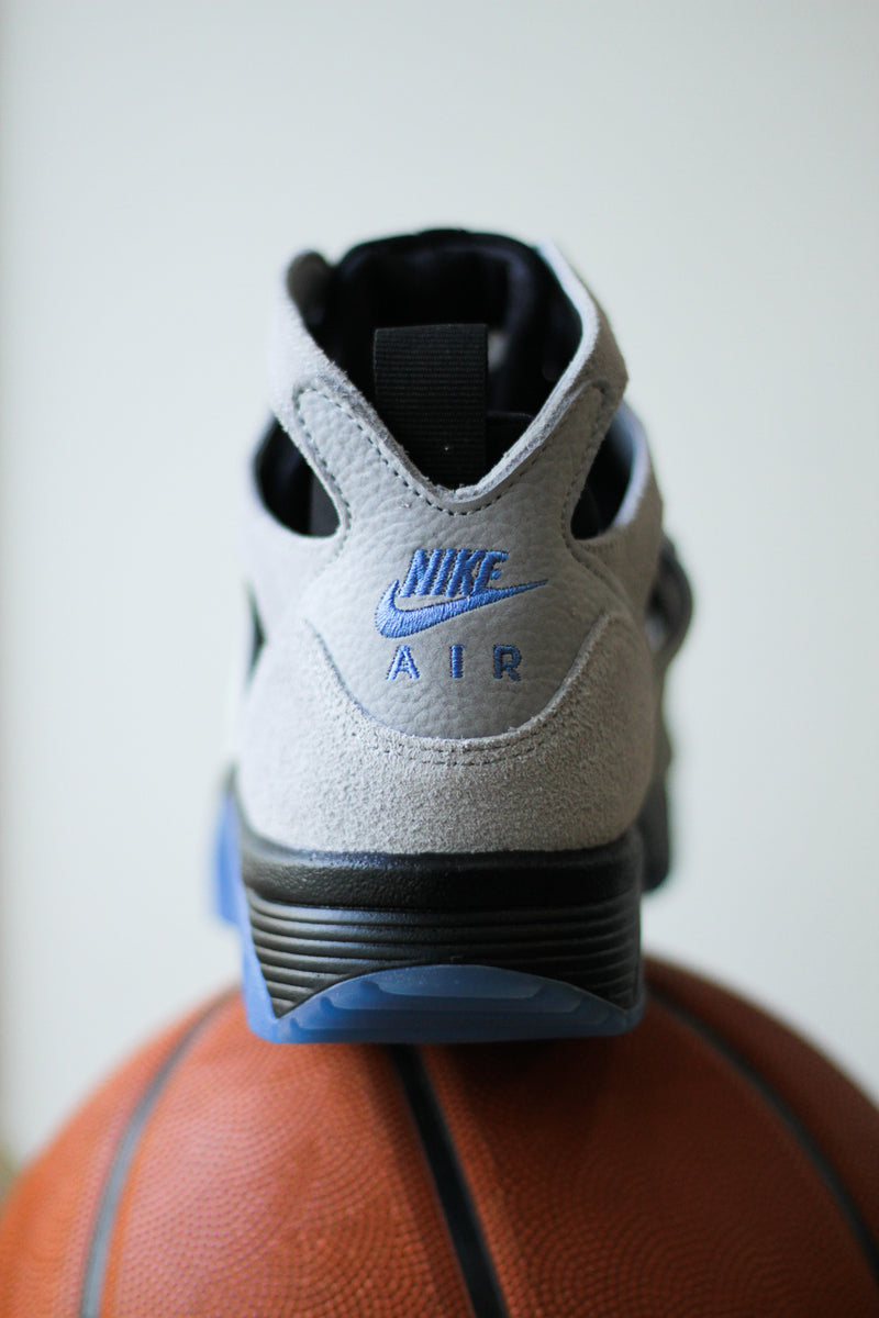NIKE AIR TRAINER HUARACHE "WOLF GREY/STAR BLUE-BLACK"