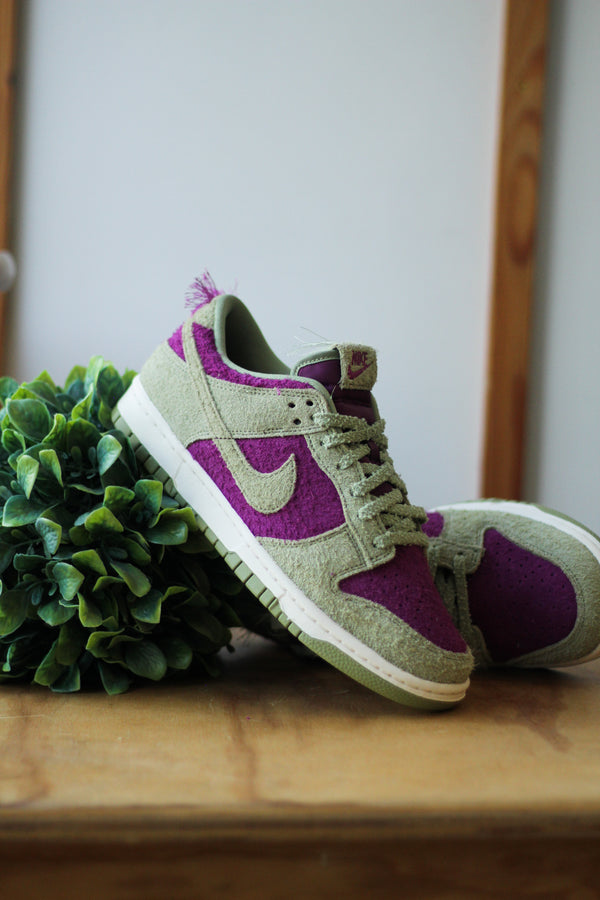 NIKE DUNK LOW RETRO SE "VIOTECH/DUSTY OLIVE-PALE IVORY"