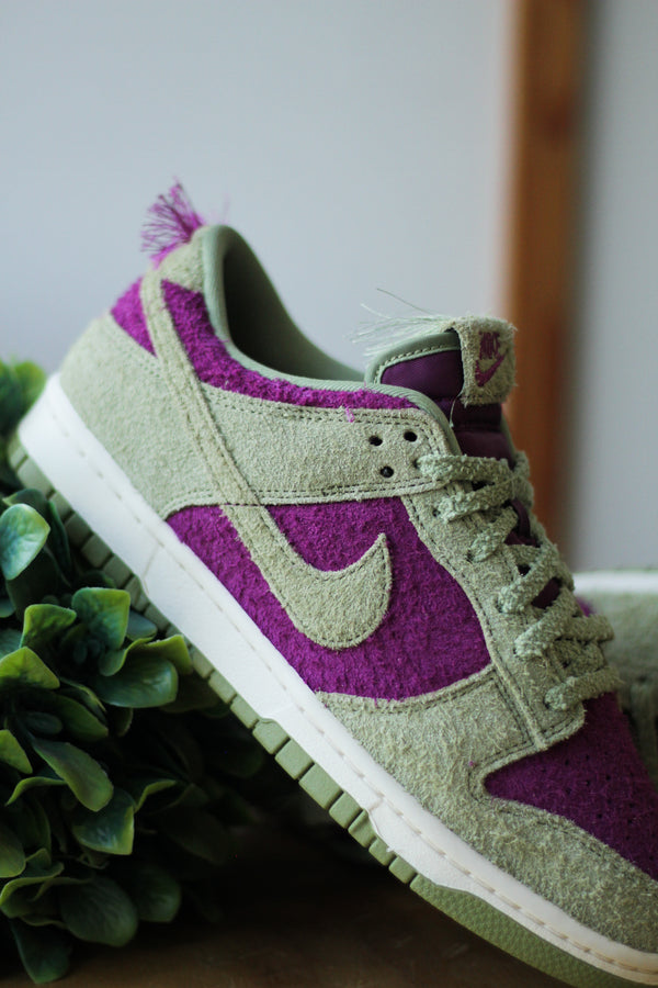 NIKE DUNK LOW RETRO SE "VIOTECH/DUSTY OLIVE-PALE IVORY"