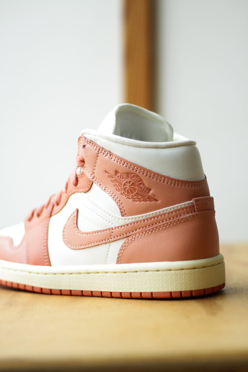 W AIR JORDAN 1 MID "SAIL/LT MADDER ROOT-MADDER ROOT-MUSLIN"