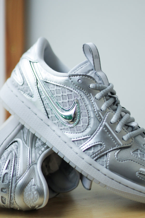 W AIR JORDAN 1 LOW METHOD OF MAKE "NEUTRAL GREY/METALLIC SILVER-WHITE"