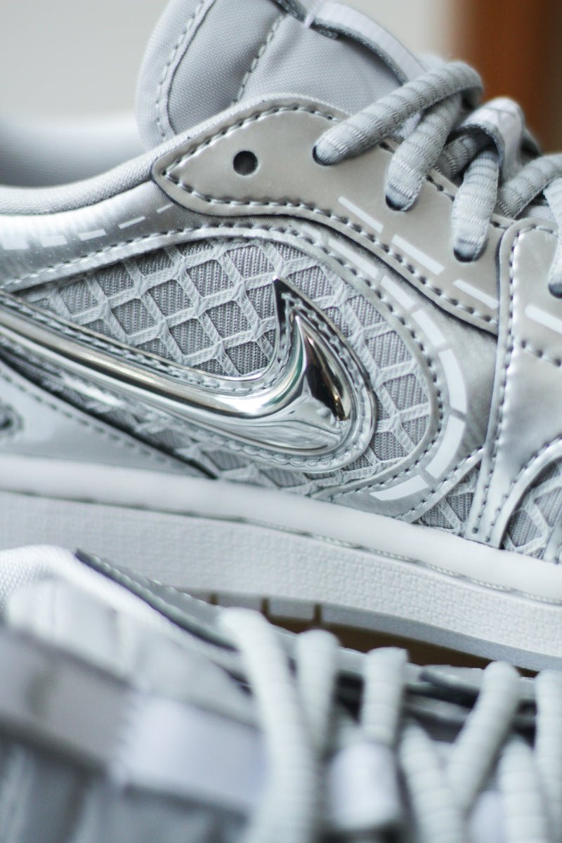 W AIR JORDAN 1 LOW METHOD OF MAKE "NEUTRAL GREY/METALLIC SILVER-WHITE"
