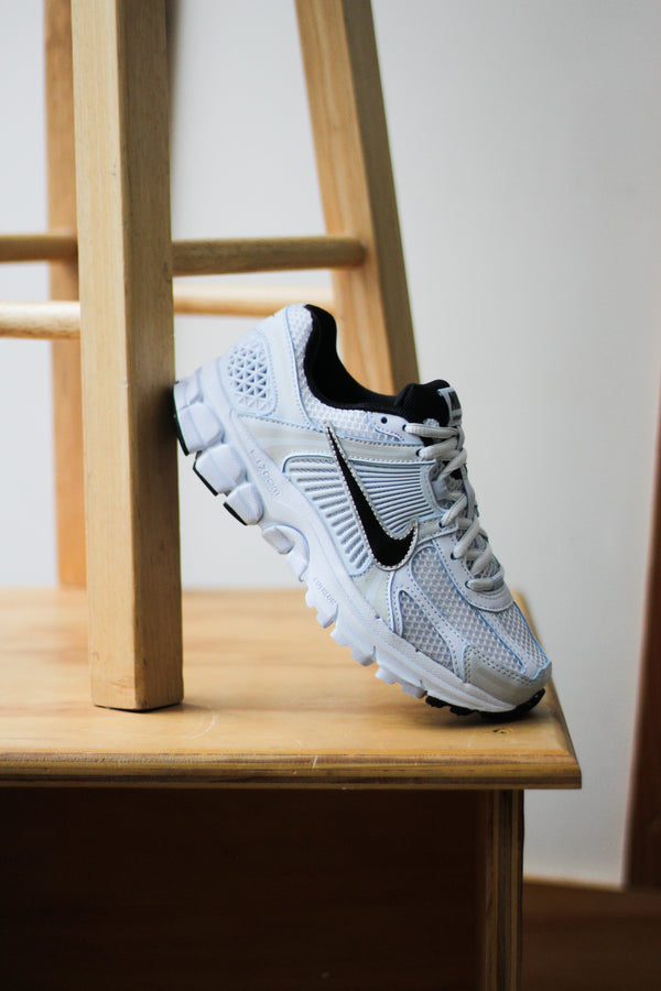 W NIKE ZOOM VOMERO 5 "BLUE TINT/BLACK-PLATINUM TINT"