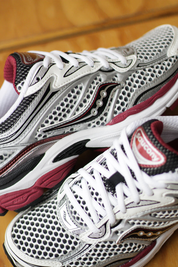 SAUCONY PROGRID OMNI 9 "SILVER/RED"