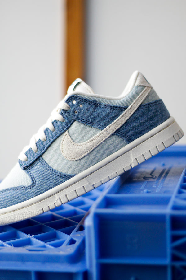 W NIKE DUNK LOW "SMOKEY BLUE/PALE IVORY-DENIM TURQ-OCHRE"