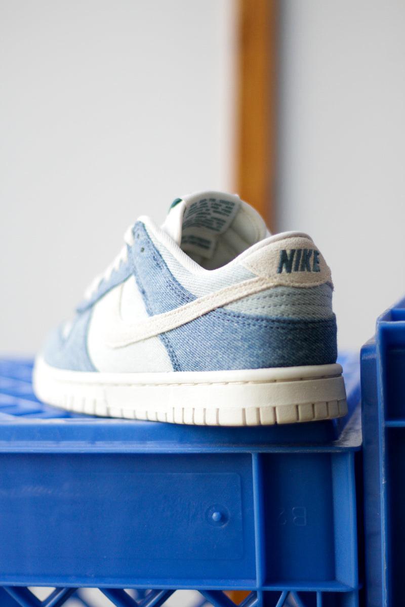 W NIKE DUNK LOW "SMOKEY BLUE/PALE IVORY-DENIM TURQ-OCHRE"