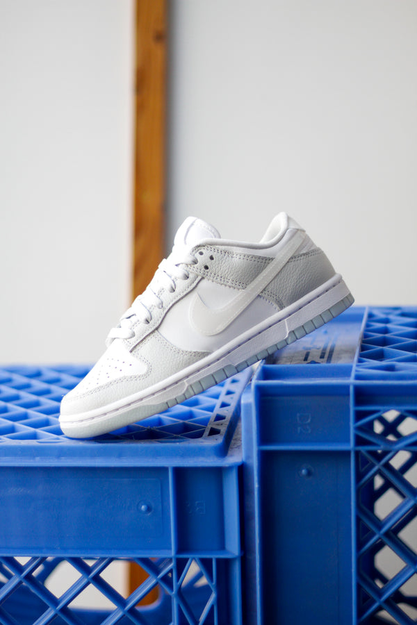 W NIKE DUNK LOW "PHOTON DUST/MULTI-COLOR-WHITE-BLUE ICE"