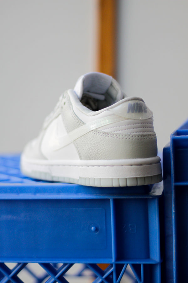 W NIKE DUNK LOW "PHOTON DUST/MULTI-COLOR-WHITE-BLUE ICE"