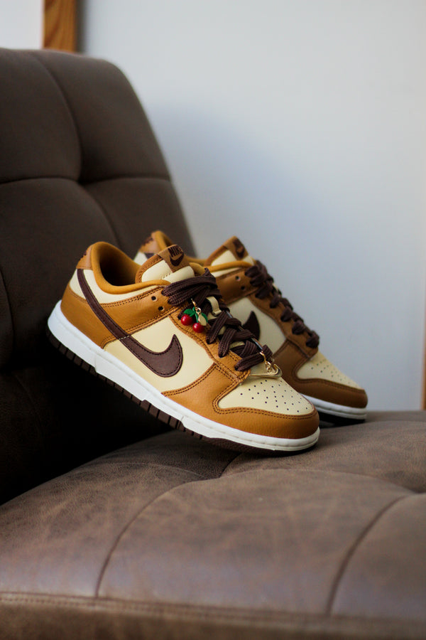 W NIKE DUNK LOW SE "DESERT OCHRE/FAUNA BROWN-PALE VANILLA"