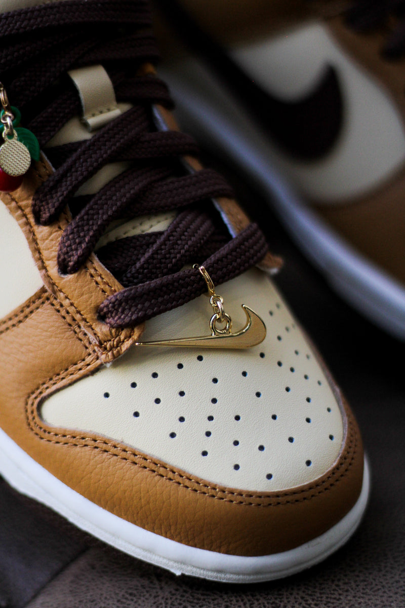 W NIKE DUNK LOW SE "DESERT OCHRE/FAUNA BROWN-PALE VANILLA"