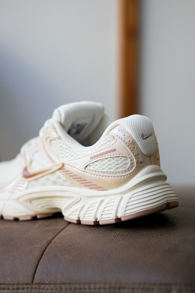 W NIKE V5 RNR "SOFT PEARL/PARTICLE PINK-PEARL WHITE