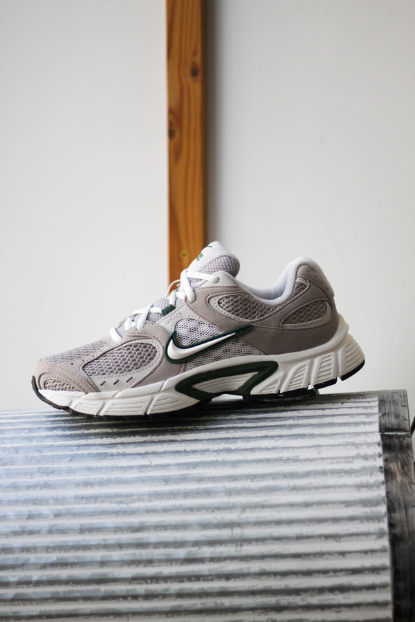 NIKE V5 RNR "COLLEGE GREY/SUMMIT WHITE-VAST GREY-FIR"