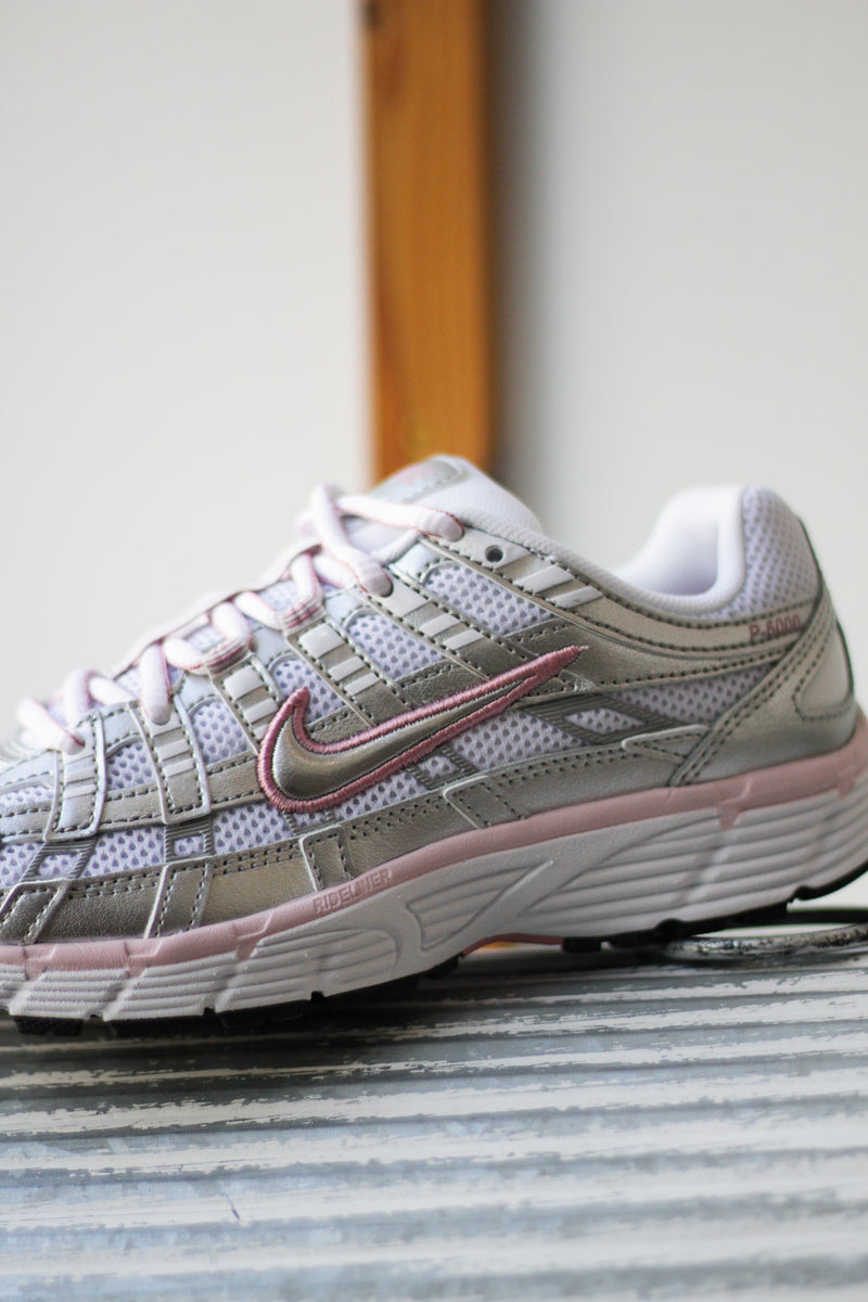 W NIKE P-6000 "WHITE/METALLIC SILVER-ELEMENTAL PINK"