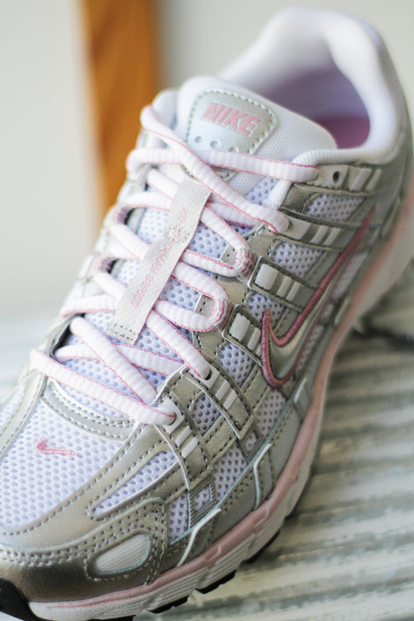 W NIKE P-6000 "WHITE/METALLIC SILVER-ELEMENTAL PINK"