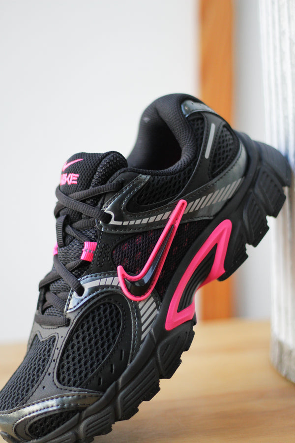 W NIKE V5 RNR "BLACK/BLACK-DK SMOKE GREY-PINK BLAST"