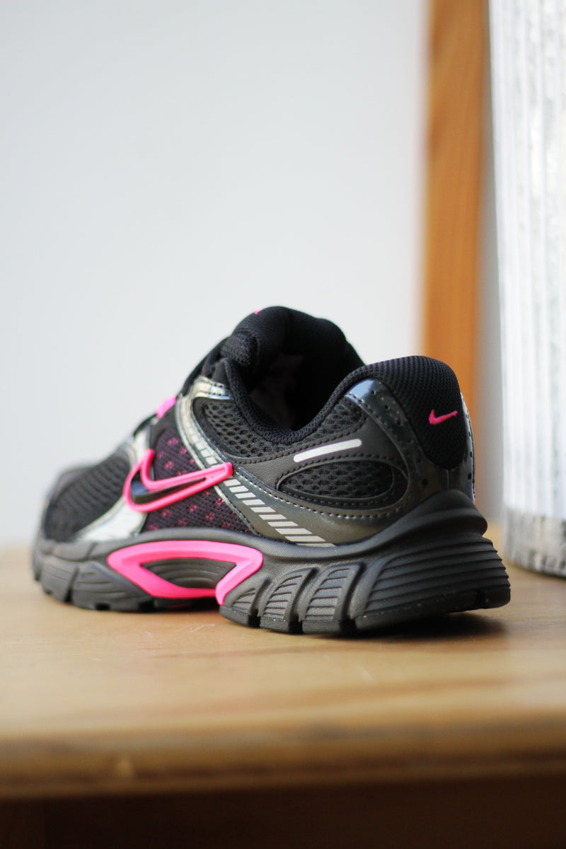 W NIKE V5 RNR "BLACK/BLACK-DK SMOKE GREY-PINK BLAST"