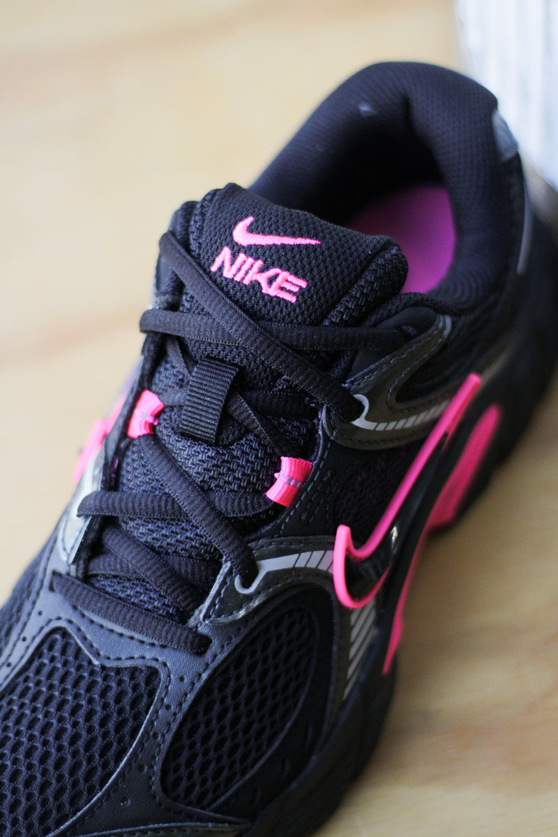 W NIKE V5 RNR "BLACK/BLACK-DK SMOKE GREY-PINK BLAST"