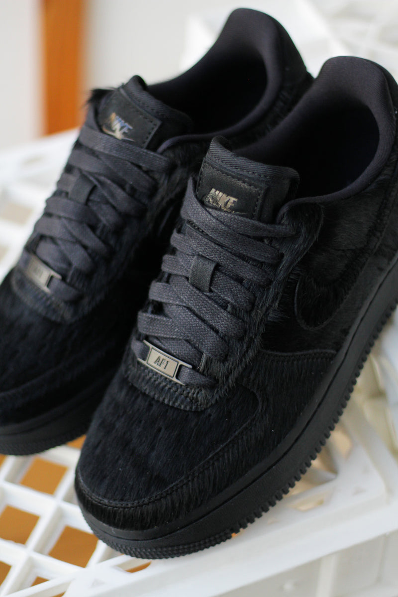 W NIKE AIR FORCE 1 '07 "BLACK/BLACK-OFF NOIR"