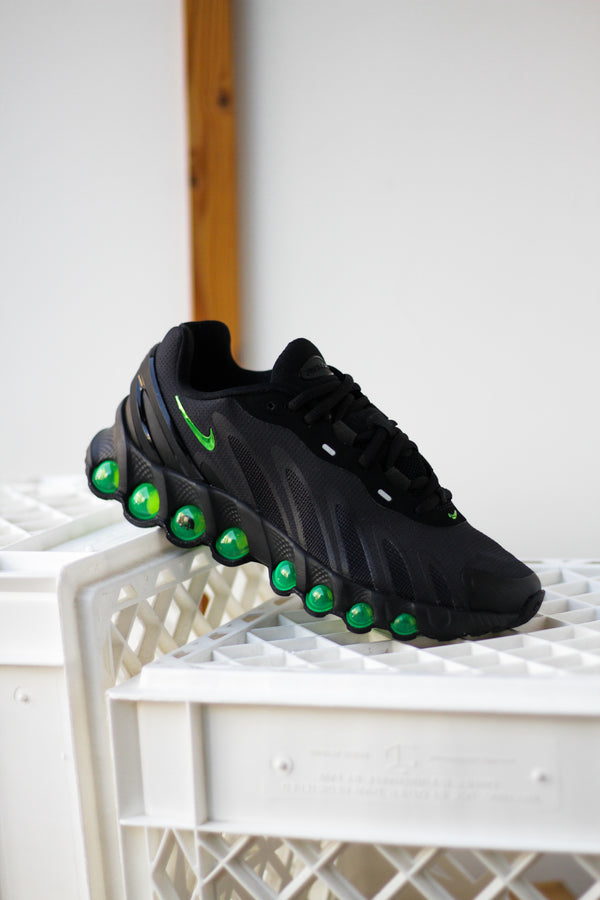 NIKE AIR MAX DN8 "BLACK/GREEN STRIKE-DK SMOKE GREY-BLACK"