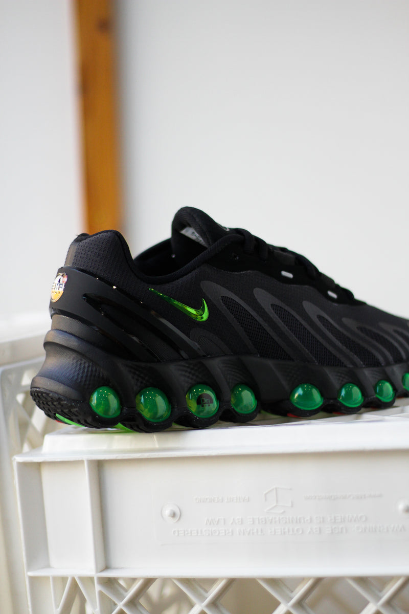 NIKE AIR MAX DN8 "BLACK/GREEN STRIKE-DK SMOKE GREY-BLACK"