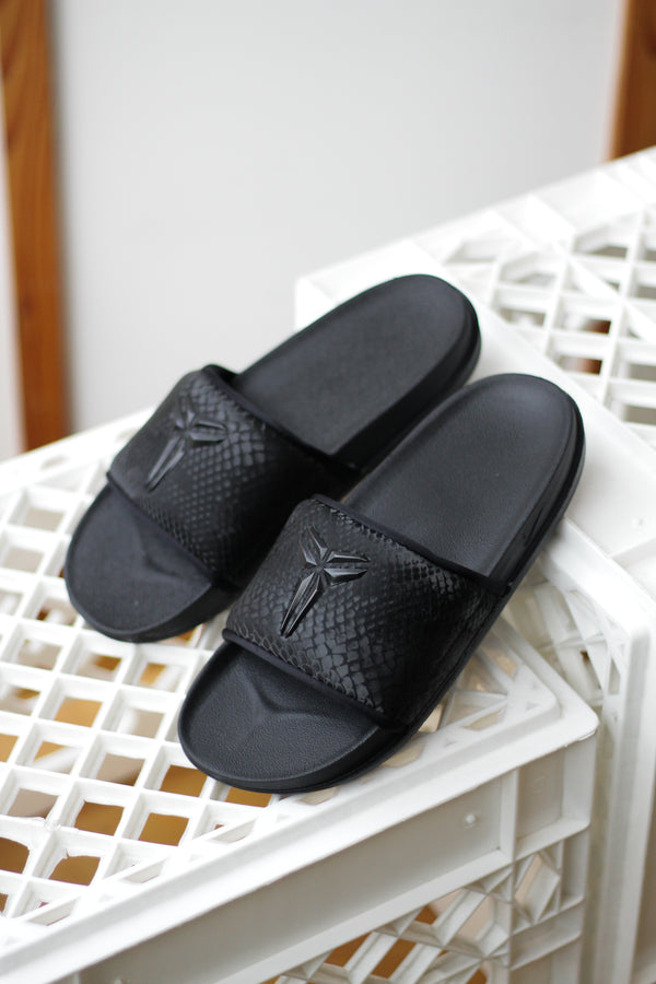 NIKE KOBE BRYANT OFFCOURT SLIDE "BLACK/BLACK"