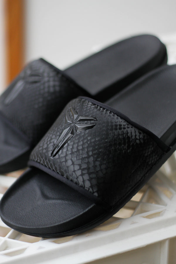 NIKE KOBE BRYANT OFFCOURT SLIDE "BLACK/BLACK"