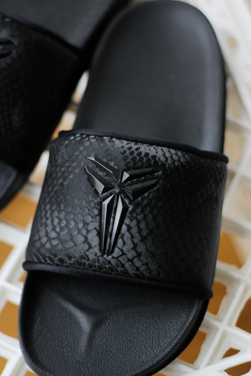NIKE KOBE BRYANT OFFCOURT SLIDE "BLACK/BLACK"