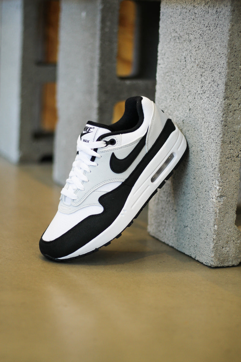 air max 1 black
