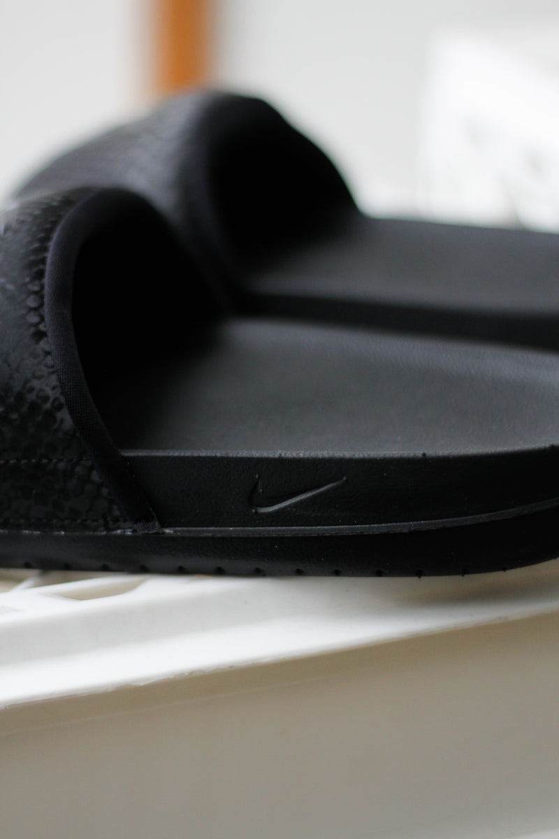 NIKE KOBE BRYANT OFFCOURT SLIDE "BLACK/BLACK"