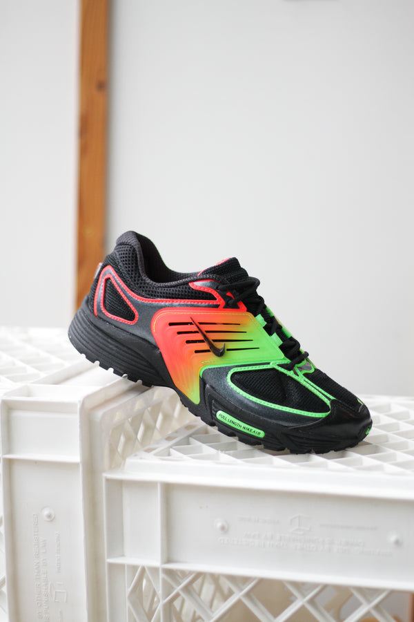 NIKE AIR PEGASUS WAVE SE "BLACK/BLACK-BRIGHT CRIMSON-GREEN STRIKE"