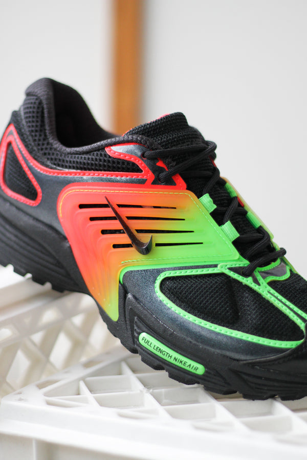 NIKE AIR PEGASUS WAVE SE "BLACK/BLACK-BRIGHT CRIMSON-GREEN STRIKE"