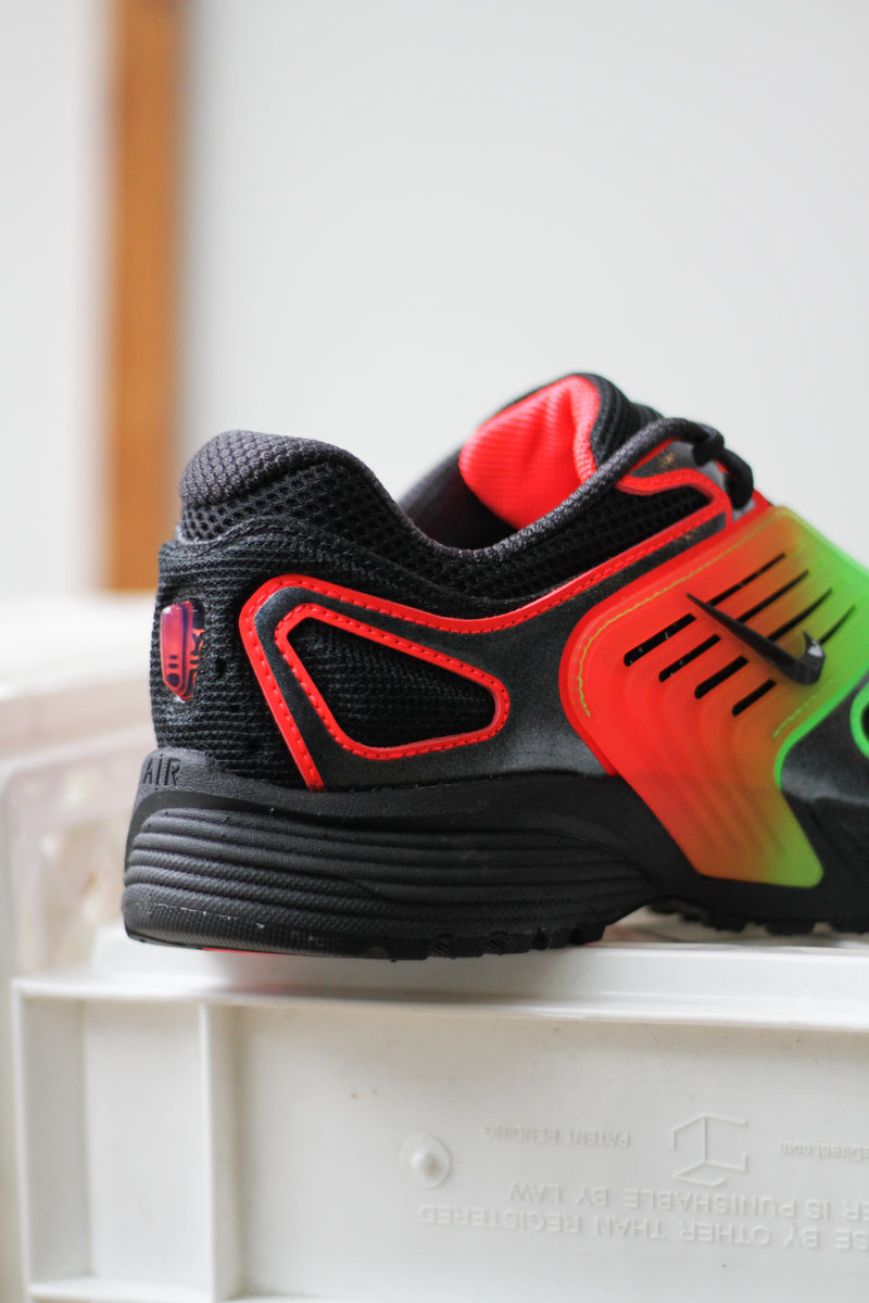 NIKE AIR PEGASUS WAVE SE "BLACK/BLACK-BRIGHT CRIMSON-GREEN STRIKE"