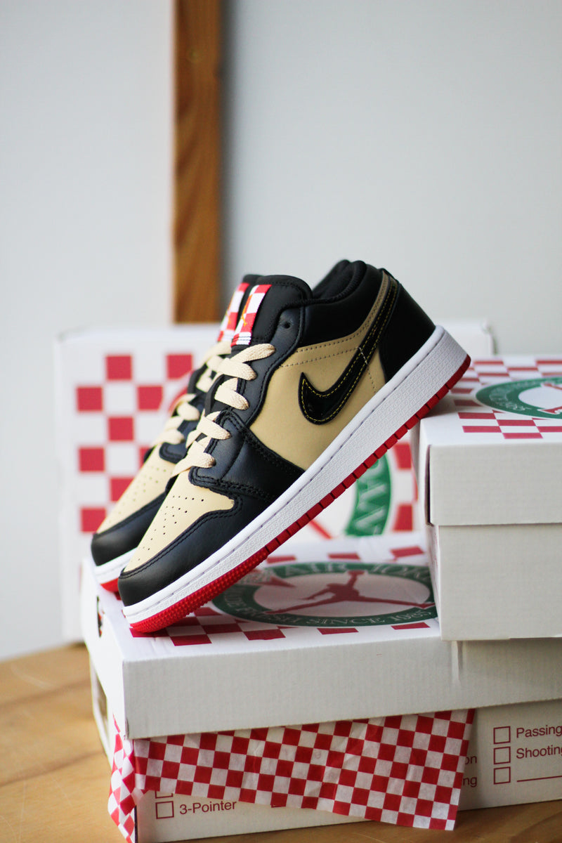 AIR JORDAN 1 LOW SE (GS) "SESAME/BLACK-FIRE RED-WHITE"