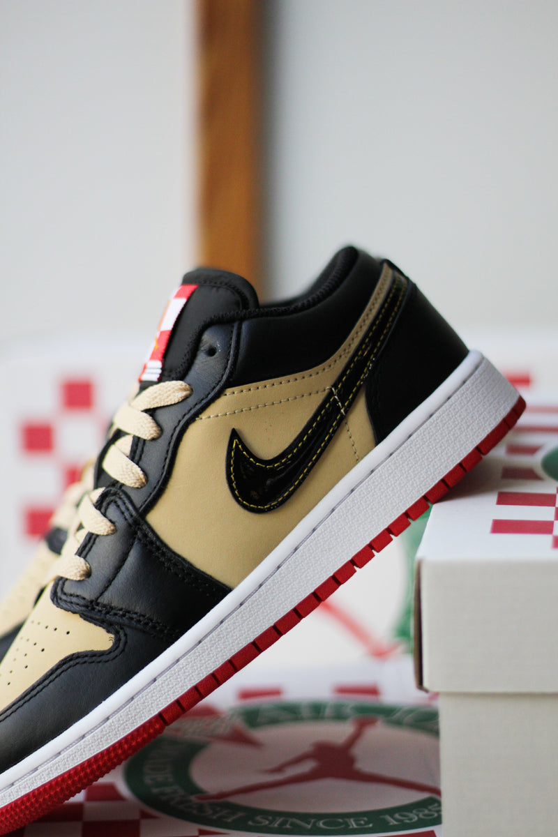 AIR JORDAN 1 LOW SE (GS) "SESAME/BLACK-FIRE RED-WHITE"