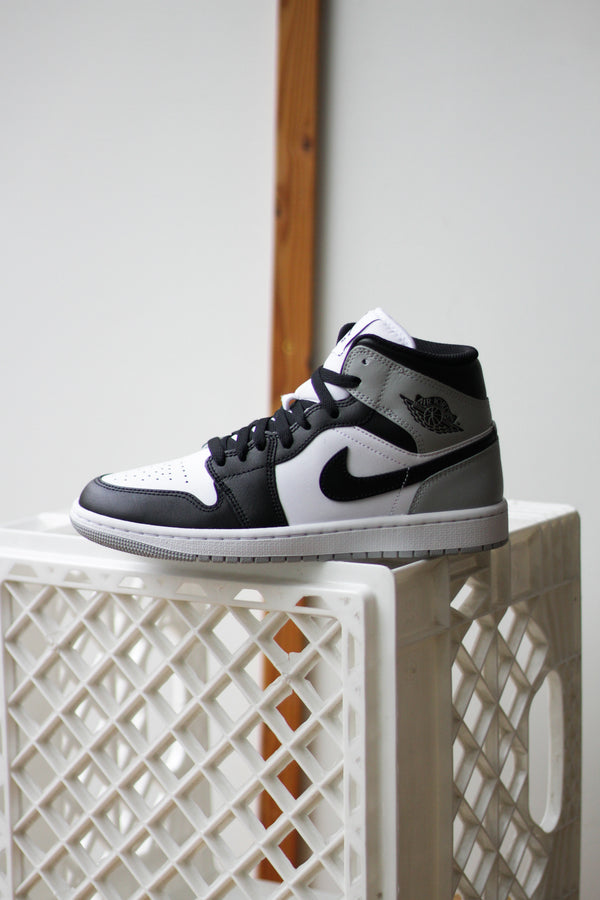 AIR JORDAN 1 MID "WHITE/BLACK-LT SMOKE GREY"