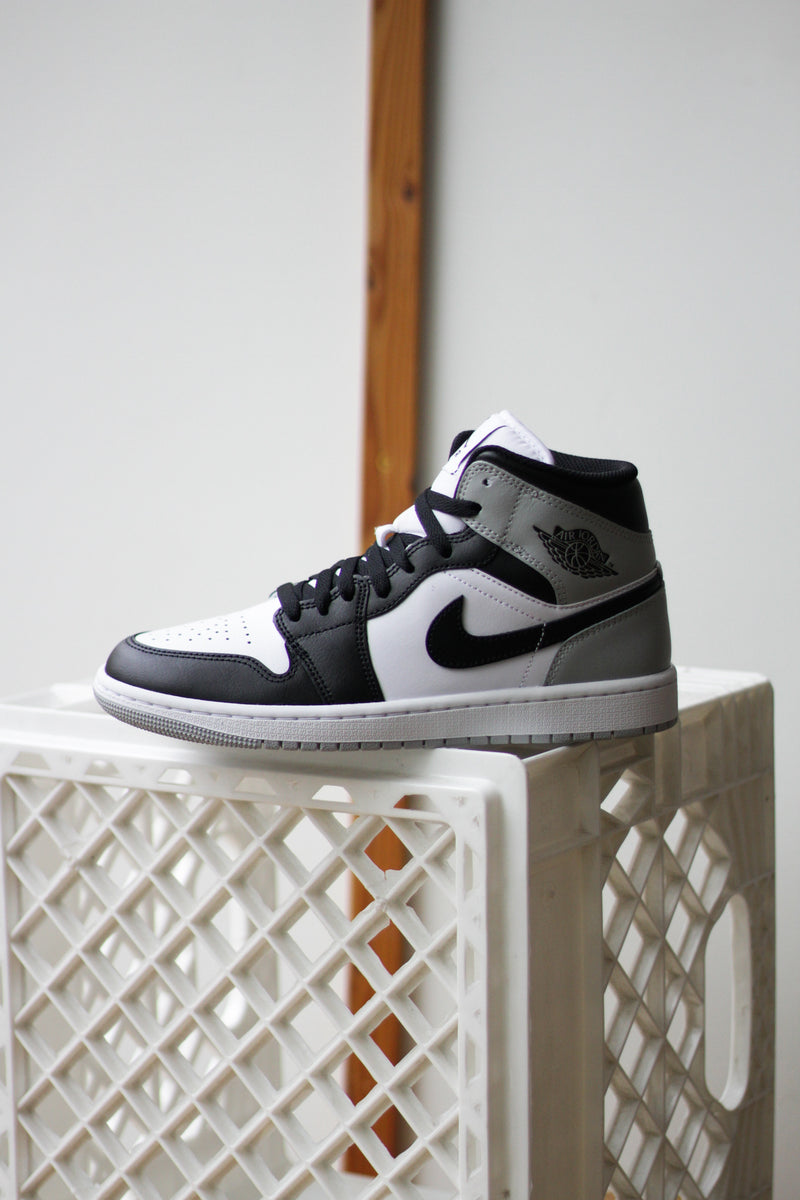 AIR JORDAN 1 MID "WHITE/BLACK-LT SMOKE GREY"