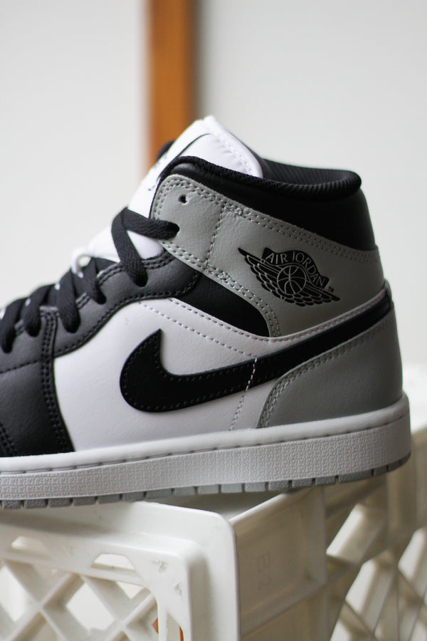 AIR JORDAN 1 MID "WHITE/BLACK-LT SMOKE GREY"