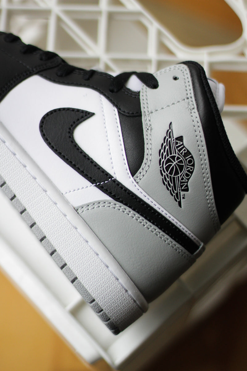AIR JORDAN 1 MID "WHITE/BLACK-LT SMOKE GREY"
