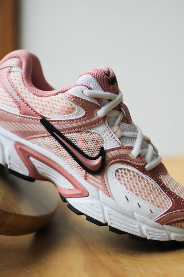 W NIKE V5 RNR "WASHED CORAL/RED STARDUST-WHITE-BLACK"