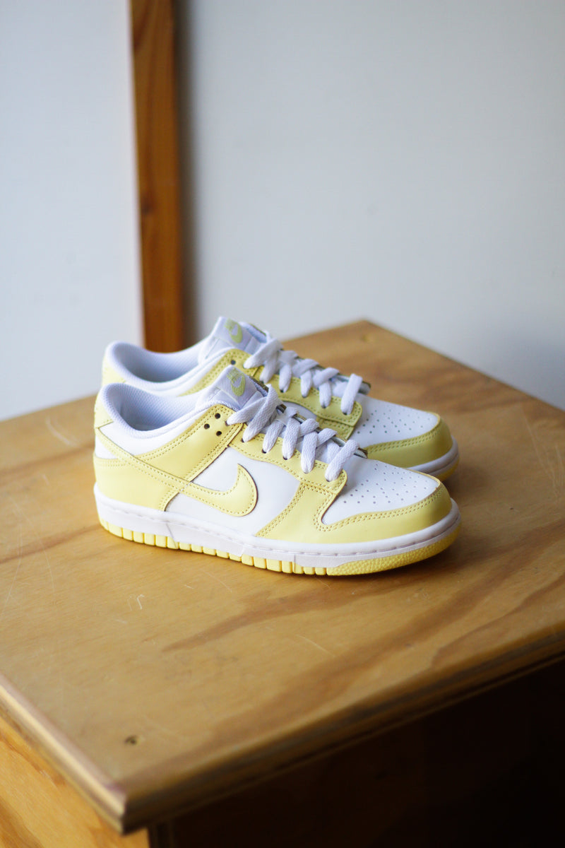 NIKE DUNK LOW (GS) "WHITE/SOFT YELLOW-SOFT YELLOW"